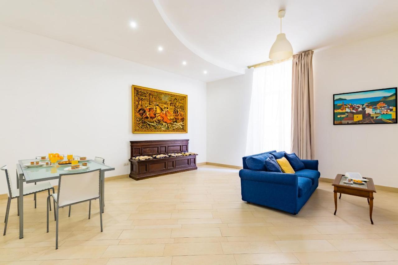Apartment With Balcony In Palazzo Diaz By Wonderful Italy Napoli Bagian luar foto