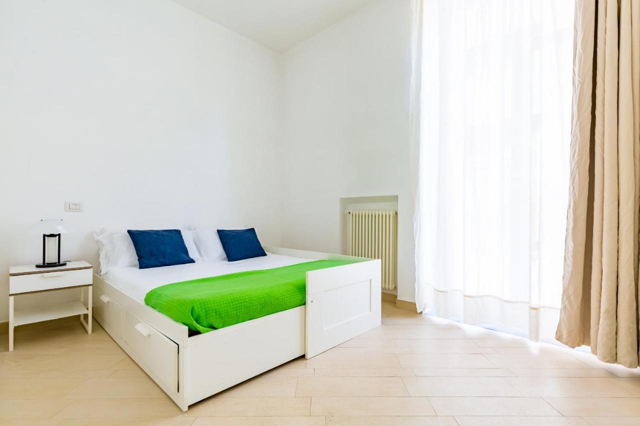 Apartment With Balcony In Palazzo Diaz By Wonderful Italy Napoli Bagian luar foto