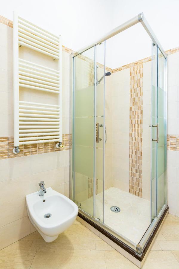 Apartment With Balcony In Palazzo Diaz By Wonderful Italy Napoli Bagian luar foto