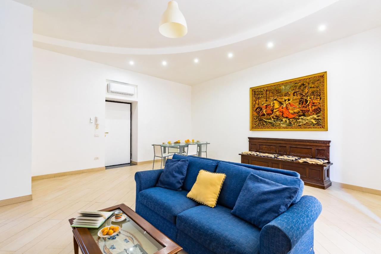 Apartment With Balcony In Palazzo Diaz By Wonderful Italy Napoli Bagian luar foto