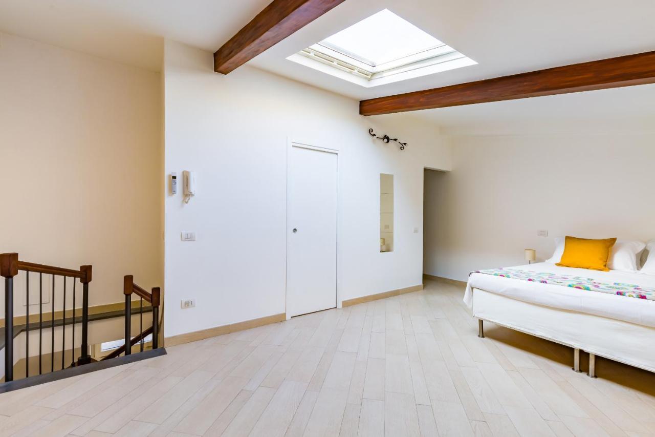 Apartment With Balcony In Palazzo Diaz By Wonderful Italy Napoli Bagian luar foto